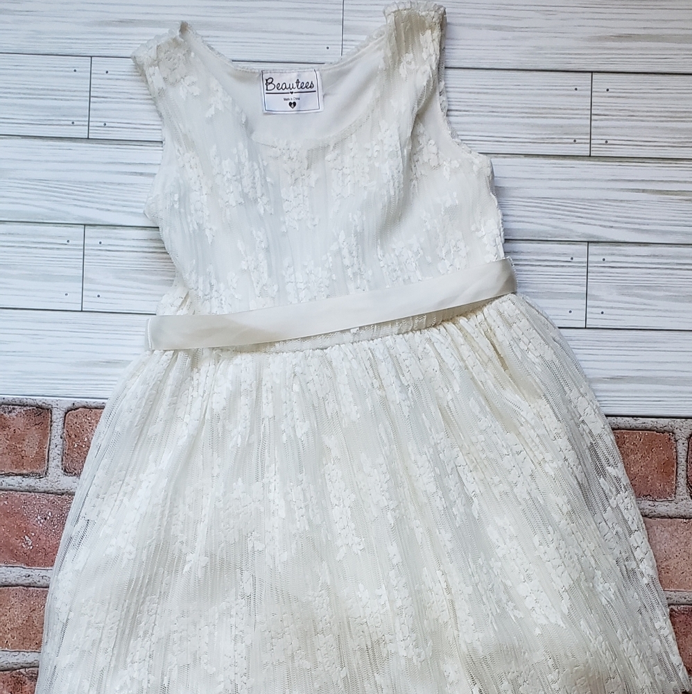 Little Girls Off-white party dress